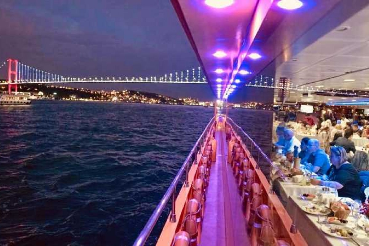 Bosphorus Dinner Cruise with Unlimited Soft Drinks&Turkish Night Show + Private Table(ALL-INCLUSIVE)