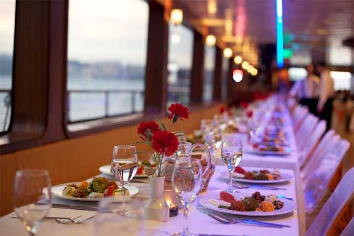 Bosphorus Dinner Cruise with Unlimited Alcoholic Drinks&Turkish Night Show +Private Table(ALL-INCLUSIVE)