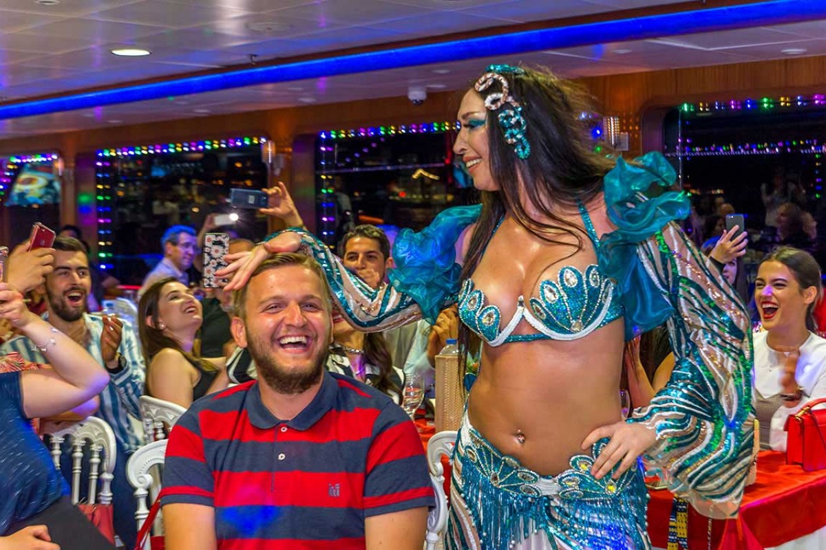 Bosphorus Dinner Cruise with Unlimited Alcoholic Drinks&Turkish Night Show (ALL-INCLUSIVE)