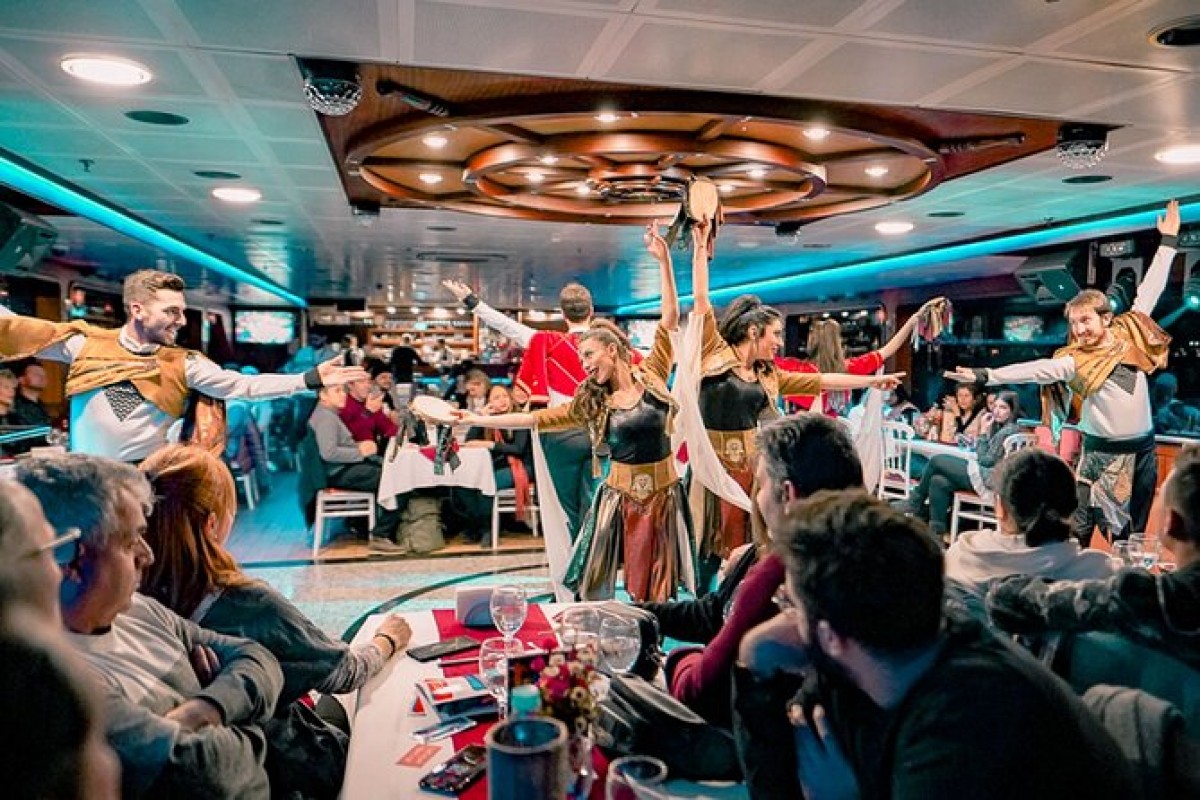 Bosphorus Dinner Cruise with Unlimited Soft Drinks&Turkish Night Show(ALL-INCLUSIVE)